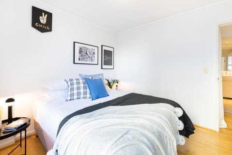 Sleek Modern Apartment Close To Everything - Accommodation Cooktown 1