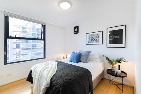 Sleek Modern Apartment Close To Everything - Accommodation Cooktown 2