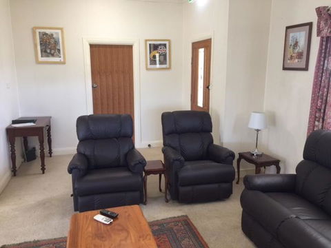 Smith Street Cottage Naracoorte - Accommodation Cooktown 3