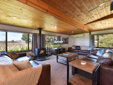 Soldiers Cottage Picturebook Vineyard Home - Accommodation Cooktown 1