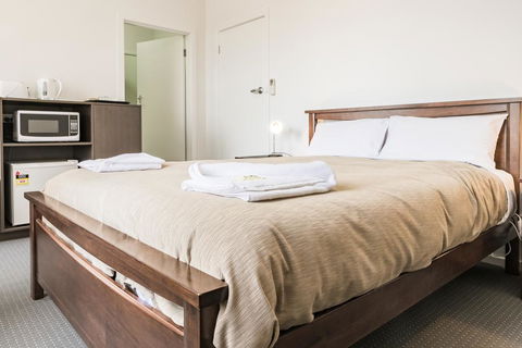 Somerset Hotel - Accommodation Cooktown 0