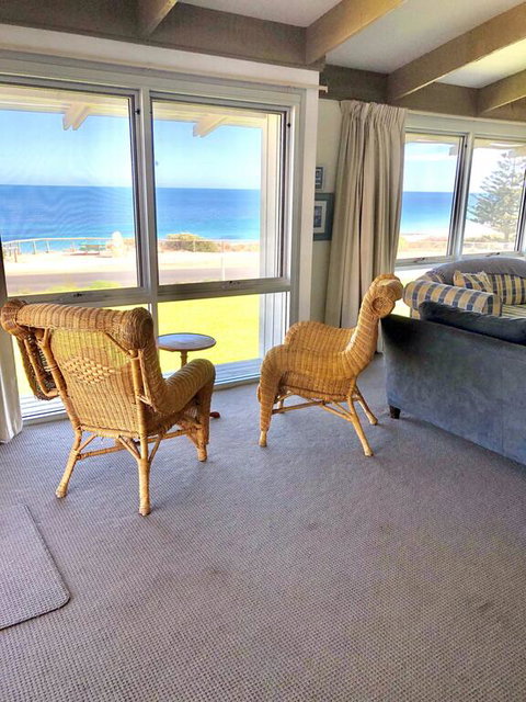South Beach House 1 - 12 Gold Coast Drive - Accommodation Cooktown 3
