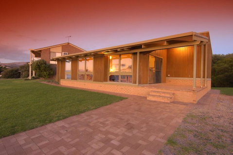 South Beach House 1 - 12 Gold Coast Drive - Accommodation Cooktown 2