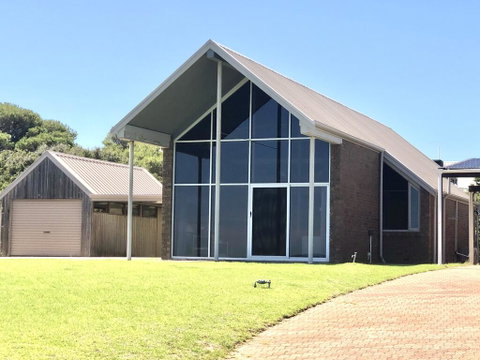 South Beach House 2 - 11 Gold Coast Drive - Accommodation Cooktown 1