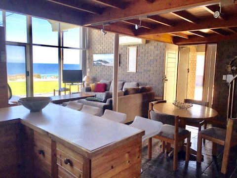 South Beach House 2 - 11 Gold Coast Drive - Accommodation Cooktown 2