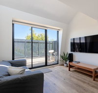 Spacious 2 Bedroom Inner City Townhouse with Private Rooftop - Accommodation Cooktown