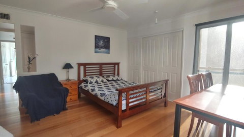 Spacious 2 Bedroom Unit, Private Bath, Kitchen, RV Parking On 5 Acres, 10 Min To Fraser Island Barge - Accommodation Cooktown 1