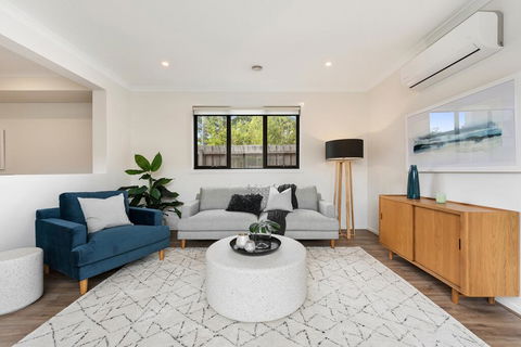 Spacious 4-Bed House With Parking And Backyard - Accommodation Cooktown 2