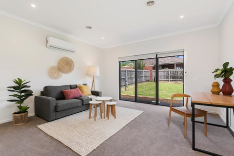 Spacious 4-Bed House With Parking And Backyard - Accommodation Cooktown 3