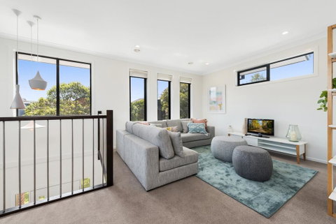 Spacious 4-Bed House With Parking And Backyard - Accommodation Cooktown 0