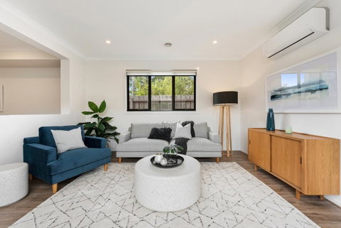 Spacious 4-Bed House With Parking And Backyard - Accommodation Cooktown 2