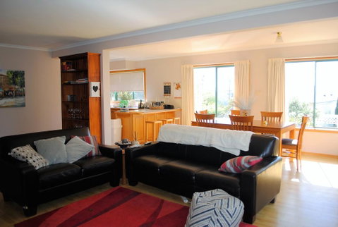 Spacious And Central To CBD - Accommodation Cooktown 0