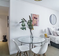 Spacious Apt V Stylish Furniture Pool GYM - Accommodation Cooktown