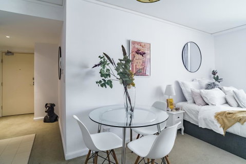 Spacious Apt V Stylish Furniture Pool GYM - Accommodation Cooktown 0