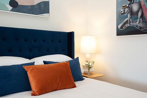 Spacious Studio With Balcony In Inner-City Glebe - Accommodation Cooktown 1