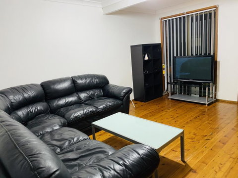 Spacious Townhouse In Wollongong - Accommodation Cooktown 1