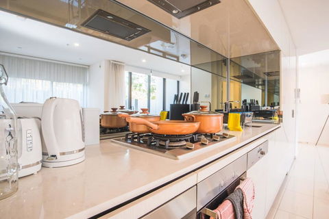 Spacious&Cozy 1 Bedroom + 1 Bathroom Zetland APT - Accommodation Cooktown 1