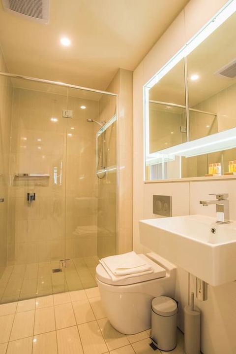 Spacious&Cozy 1 Bedroom + 1 Bathroom Zetland APT - Accommodation Cooktown 3