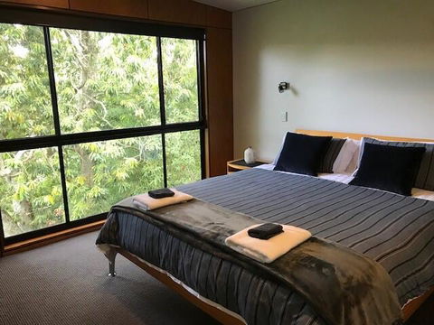 Springbrook25 Whole House - Accommodation Cooktown 3