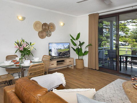 St Tropez Beachside Luxe - Accommodation Cooktown 0