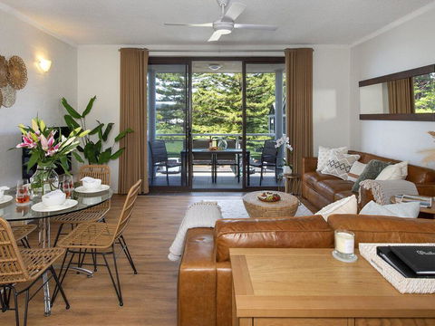 St Tropez Beachside Luxe - Accommodation Cooktown 1