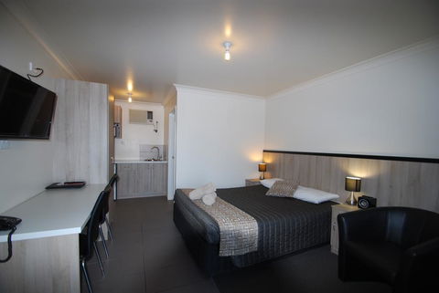 Starline Motor Inn - Accommodation Cooktown 3