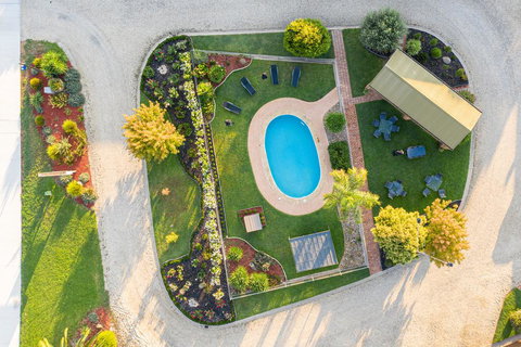 Statesman Motor Inn - Accommodation Cooktown 1