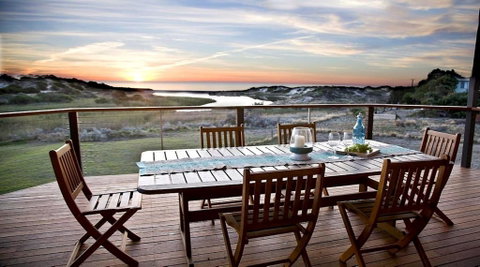 Stones Throw - 26 River View Drive - Accommodation Cooktown 0