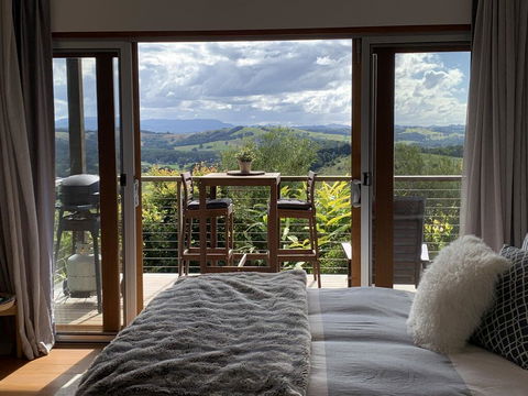 Studio With Stunning Mountain Views - Accommodation Cooktown 0