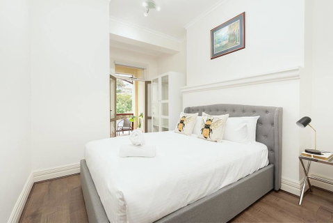 STUNNING SYDNEY HOME 11 - Accommodation Cooktown 1