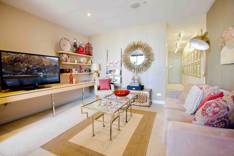 Stylish 1 Bedroom Apartment Amazing City Views - Accommodation Cooktown 2