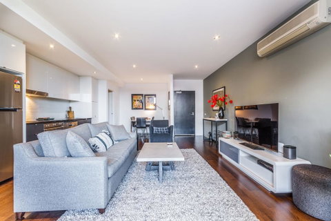 Stylish 2-bed 2 Bath With Free Parking, Pool, Gym, Wifi - Accommodation Cooktown 3