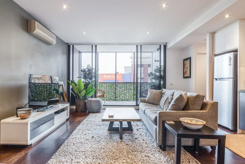 Stylish 2-bed 2 Bath With Free Parking, Pool, Gym, Wifi - Accommodation Cooktown 1