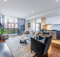 Stylish 2-bed 2 bath with free parking pool gym wifi - Accommodation Cooktown
