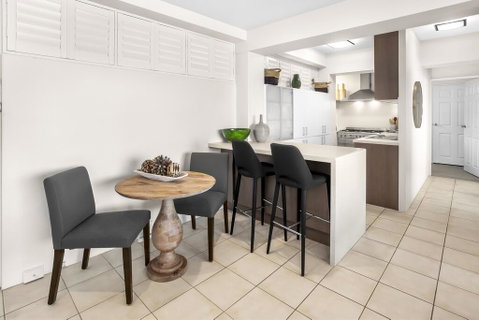 Stylish 2-Bed Apartment With Sweeping River Views - Accommodation Cooktown 2