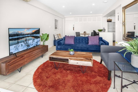 Stylish 2-Bed Apartment With Sweeping River Views - Accommodation Cooktown 0
