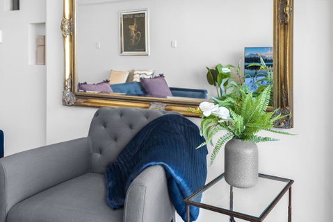 Stylish 2-Bed Apartment With Sweeping River Views - Accommodation Cooktown 3