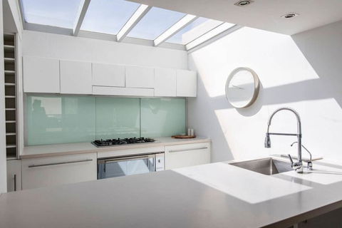 Stylish Executive Apartment With Balcony - Accommodation Cooktown 1