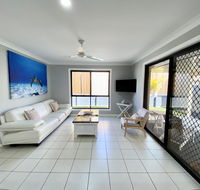 STYLISH RESIDENCE LARGE PRIVATE YARD - CLOSE TO DREAMWORLD - Accommodation Cooktown