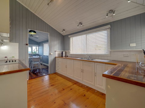 Sublime Beachfront Queenslander On The Esplanade - Accommodation Cooktown 1