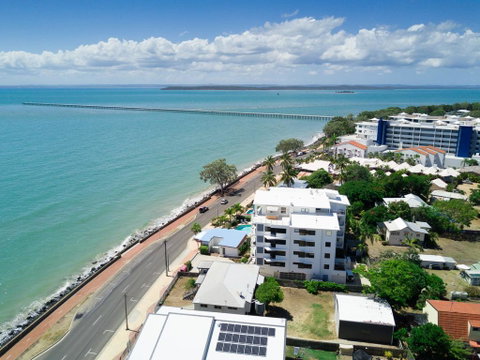 Sublime Beachfront Queenslander On The Esplanade - Accommodation Cooktown 2