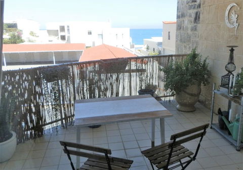 Sun, Sand, Sea And Salty Kisses Cottesloe Beach House - Accommodation Cooktown 3