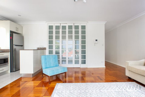 Sunlit Bondi Beach Apartment With Balcony, Parking - Accommodation Cooktown 2