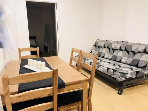 Sunset View 2 Bedroom Apt Next To Station - Accommodation Cooktown 1