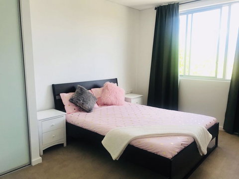 Sunset View 2 Bedroom Apt Next To Station - Accommodation Cooktown 2