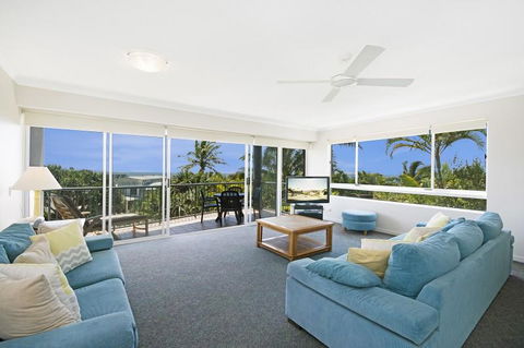 Sunshine Cove, Across The Road From The Beach - Accommodation Cooktown 1