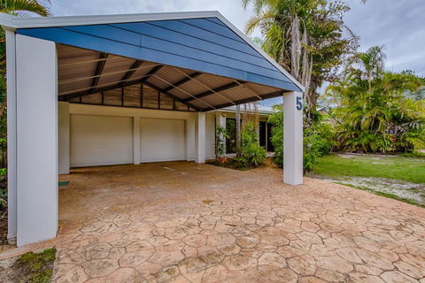 Sunyata Beach House - Rainbow Beach, Beachside Escape With A Pool, Pet Friendly And Wi-Fi - Accommodation Cooktown 3