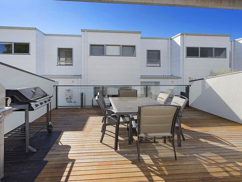 Surf Beach Townhouse - Accommodation Cooktown 2