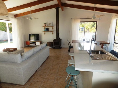 TERRIFIC ON TAMARA CRESCENT - Accommodation Cooktown 2