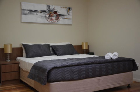 The Australian Hotel Motel - Accommodation Cooktown 2